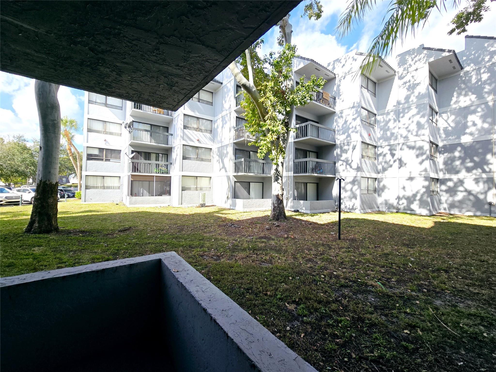 Presidential Golfview Condo - Residential Lease