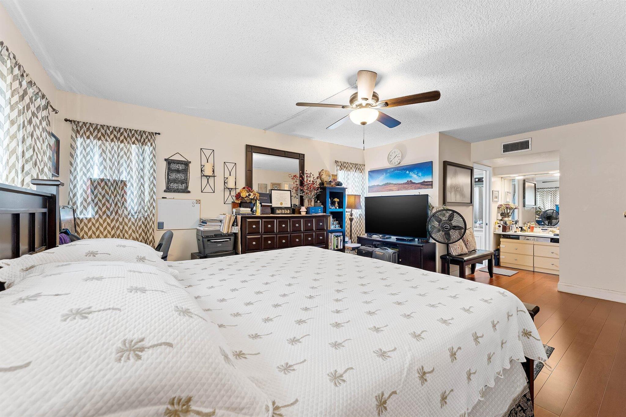 LAKE FOREST CONDO - Residential