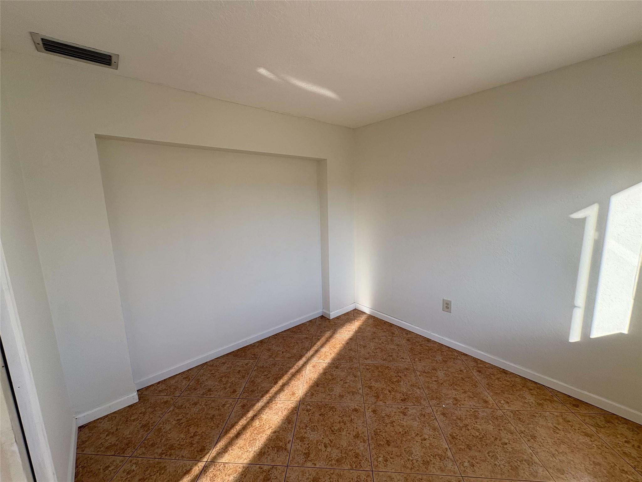 SUNRISE GOLF VILLAGE SEC2 - Residential Lease