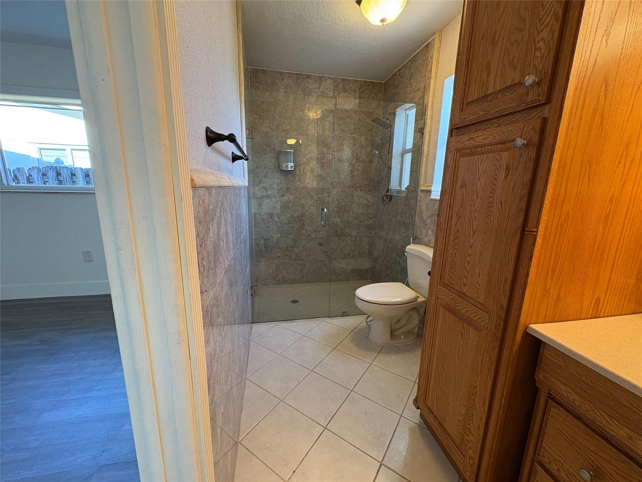 SUNRISE GOLF VILLAGE SEC2 - Residential Lease