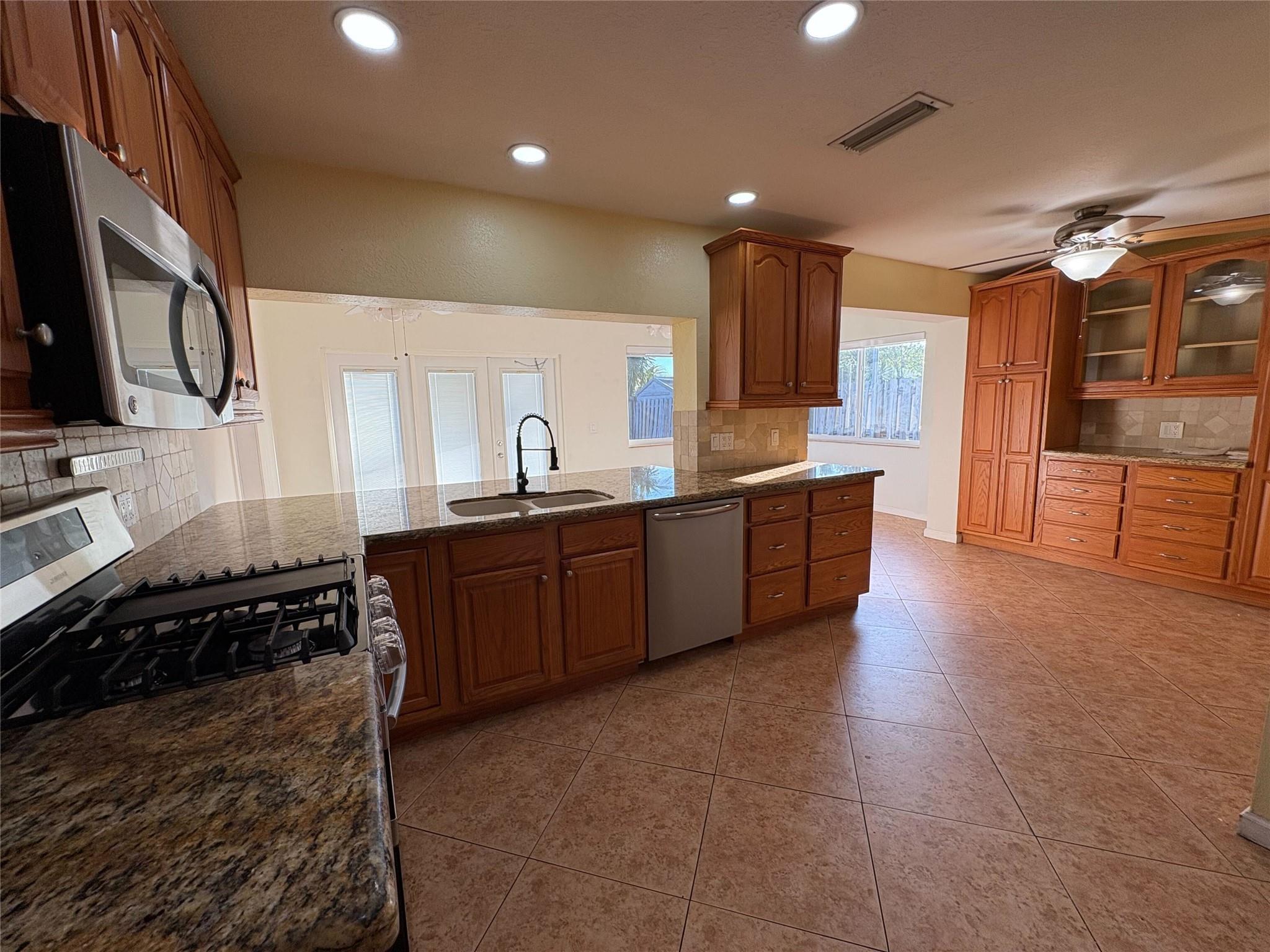 SUNRISE GOLF VILLAGE SEC2 - Residential Lease