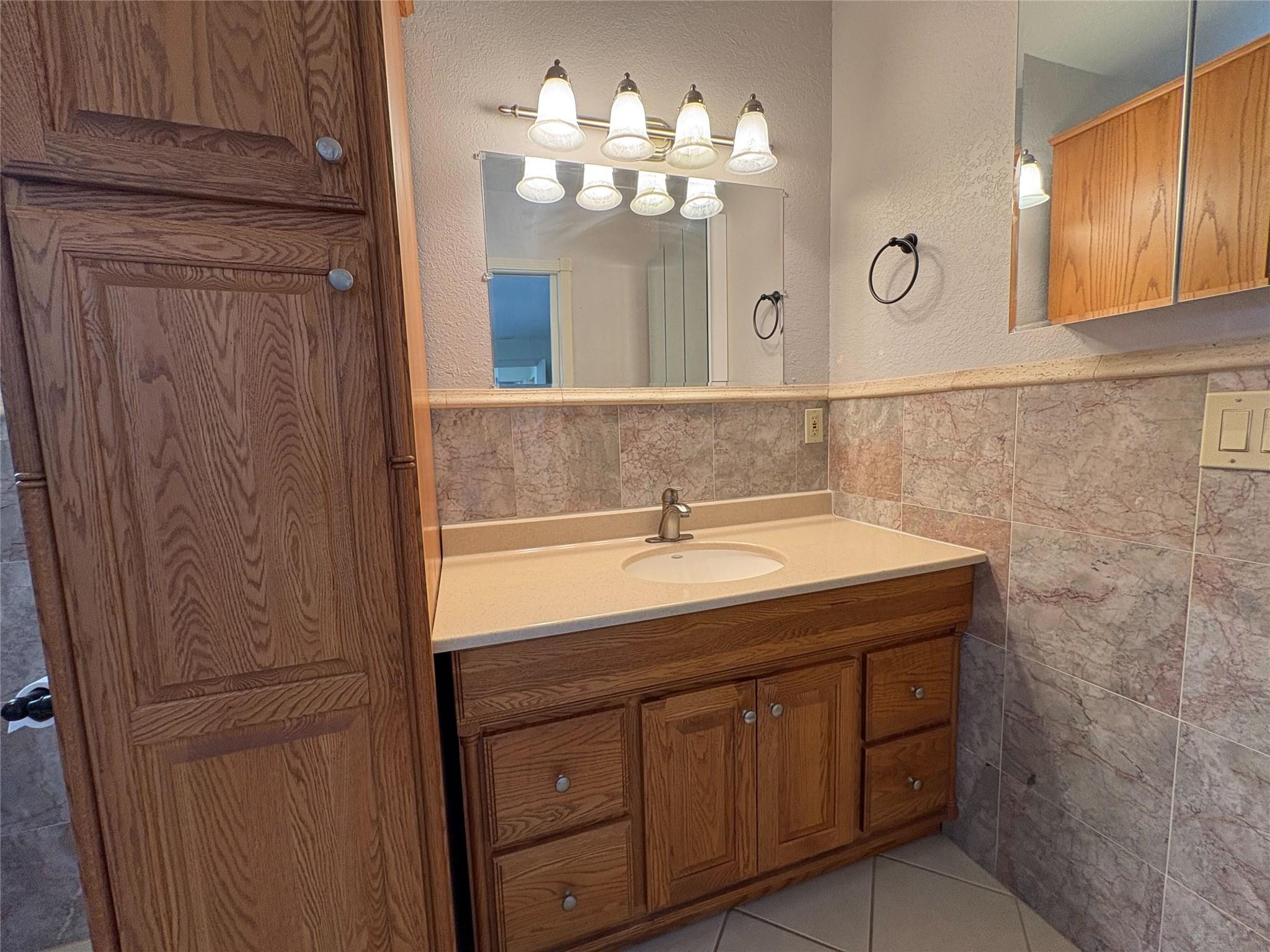 SUNRISE GOLF VILLAGE SEC2 - Residential Lease