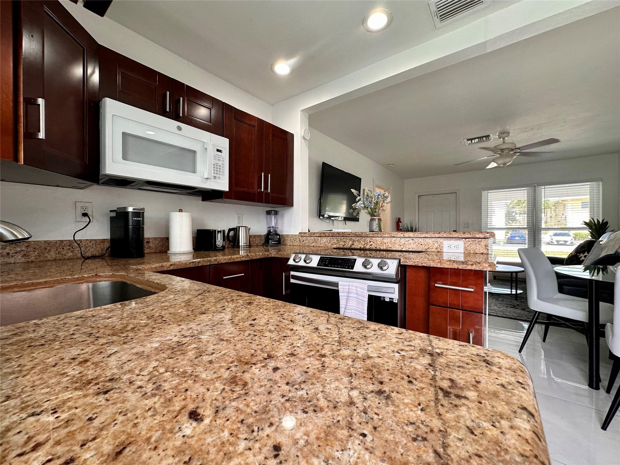 5411 NE 22nd Terrace, Fort Lauderdale, FL, 33308/$895,000 3 5411 NE 22nd Terrace