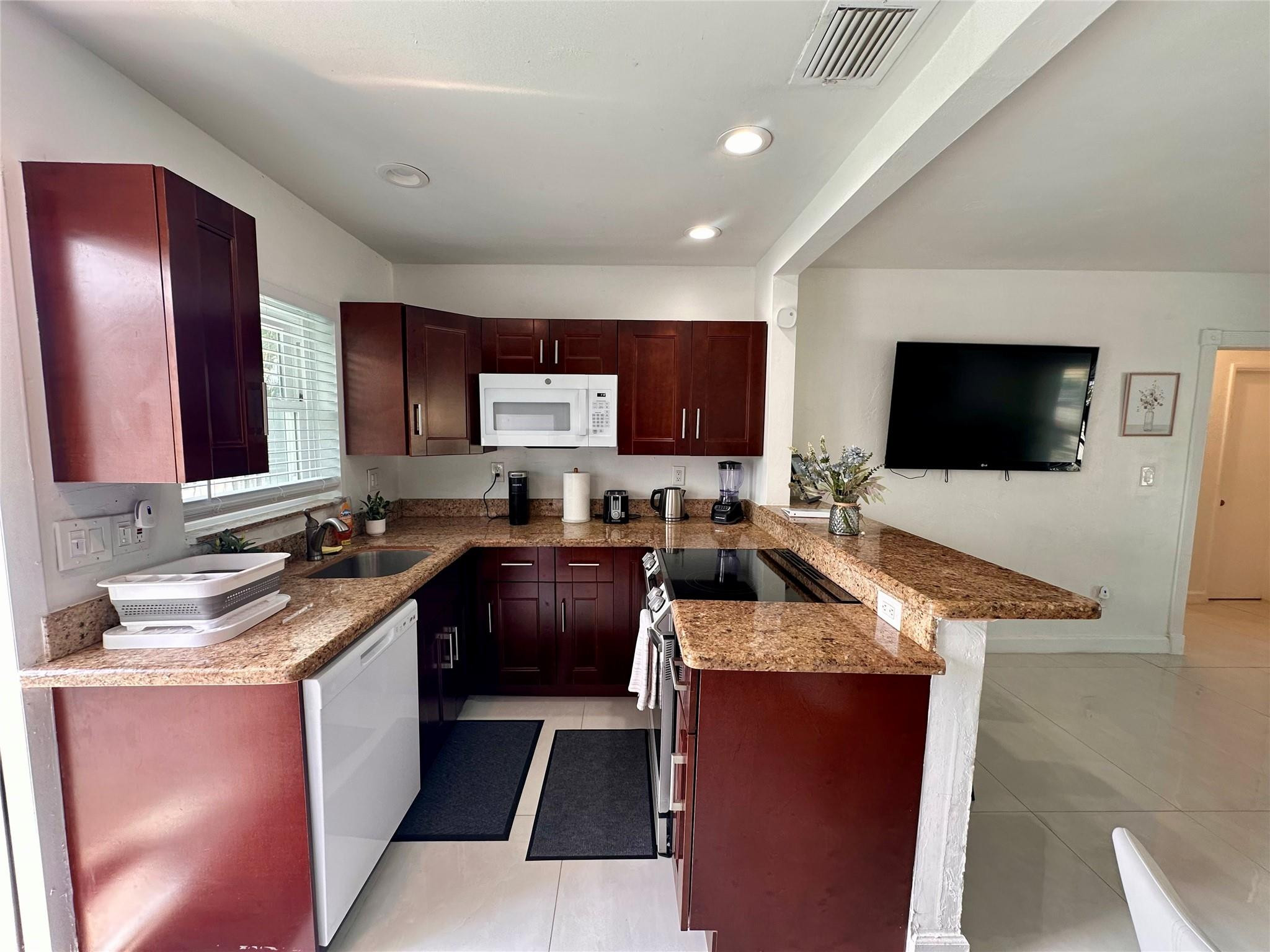 5411 NE 22nd Terrace, Fort Lauderdale, FL, 33308/$895,000 4 5411 NE 22nd Terrace