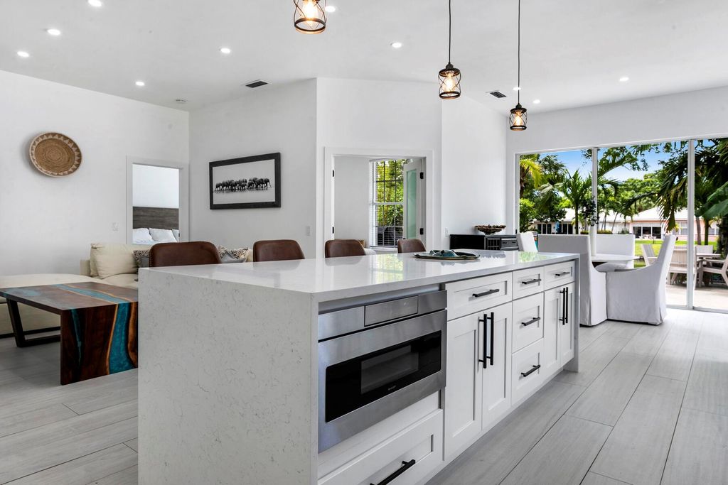 Photo of 1004 Bedford Avenue, Palm Beach Gardens, FL 33403 (MLS # R10976822)