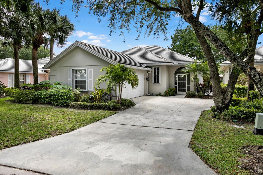 Photo of 1004 Bedford Avenue, Palm Beach Gardens, FL 33403 (MLS # R10976822)