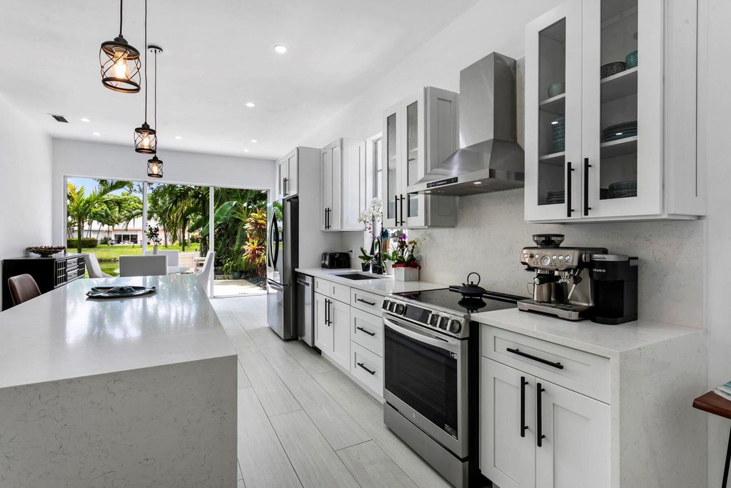 Photo of 1004 Bedford Avenue, Palm Beach Gardens, FL 33403 (MLS # R10976822)