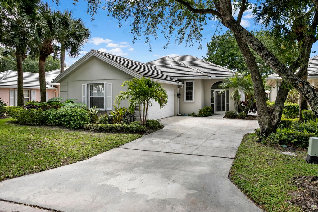 Photo of 1004 Bedford Avenue, Palm Beach Gardens, FL 33403 (MLS # R10976822)