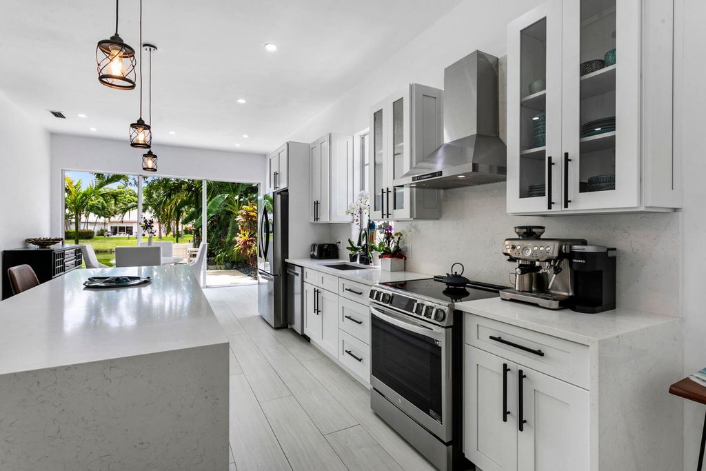 Photo of 1004 Bedford Avenue, Palm Beach Gardens, FL 33403 (MLS # R10976822)