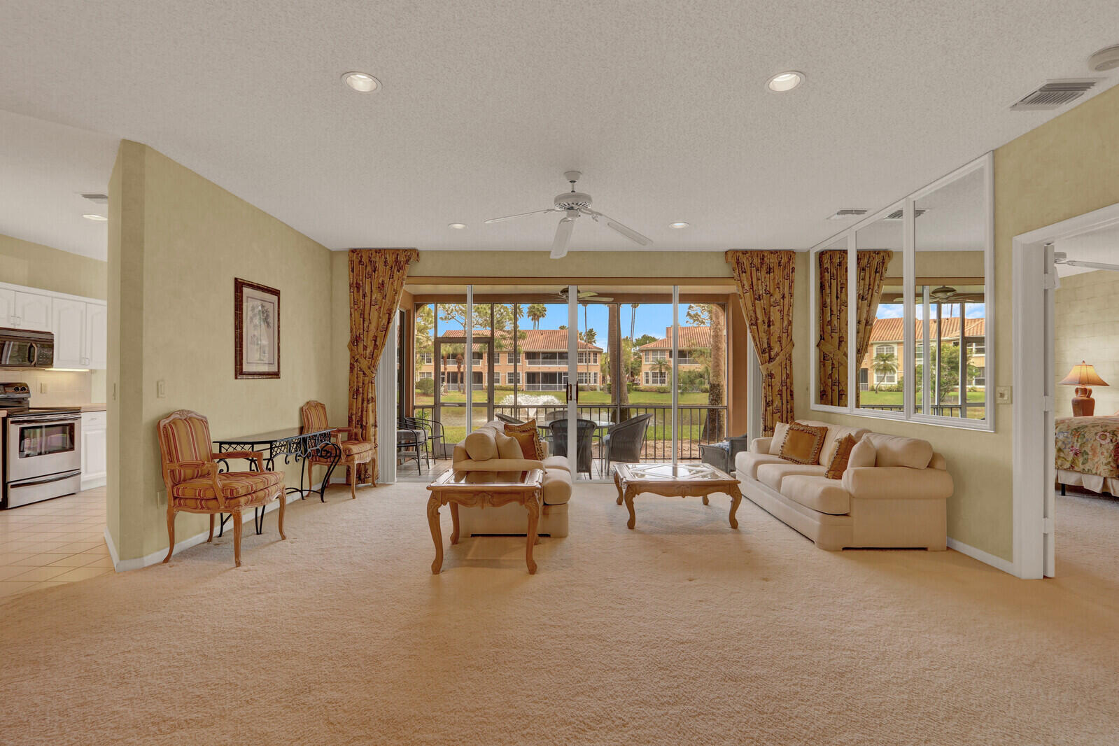 LEGENDS CONDO - Residential