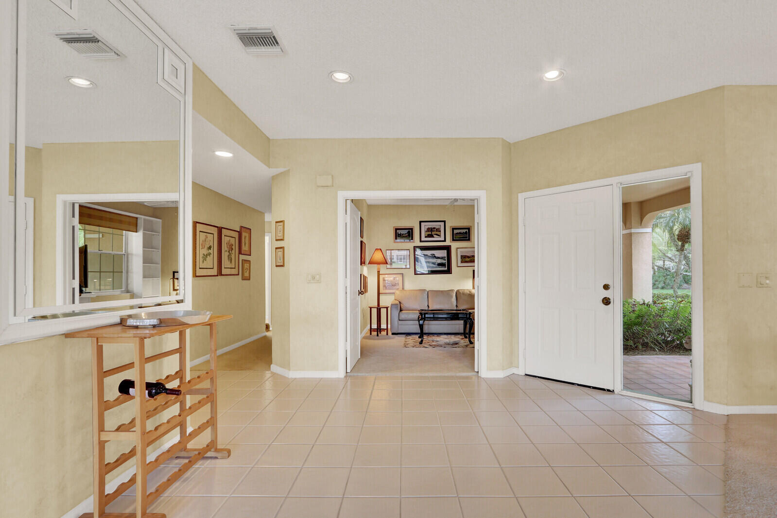 LEGENDS CONDO - Residential