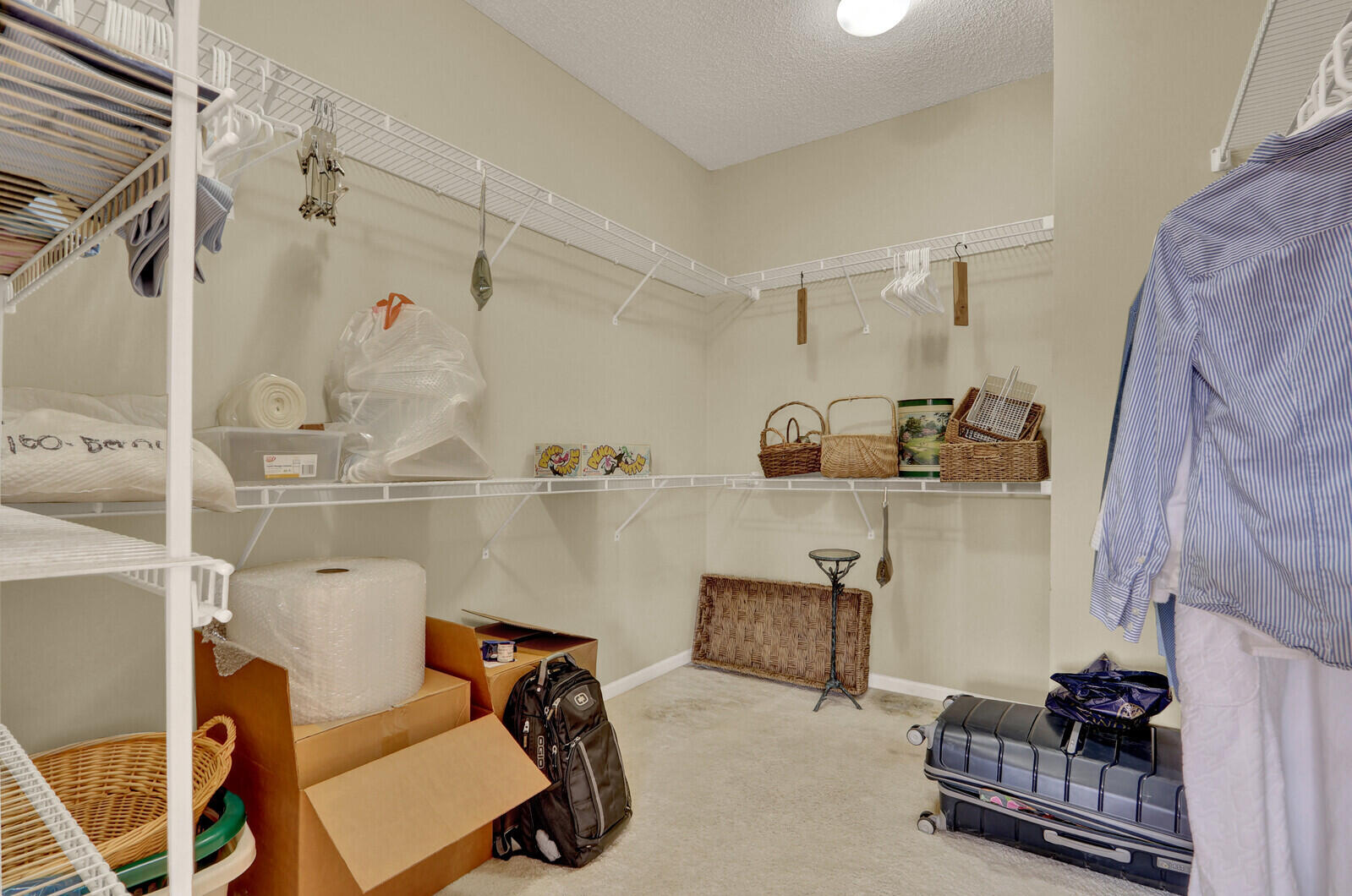 LEGENDS CONDO - Residential