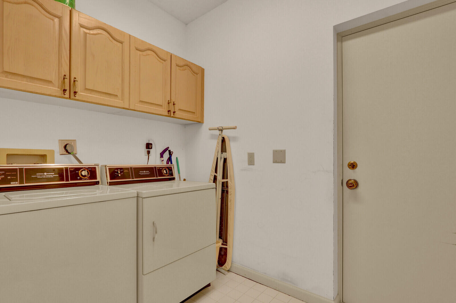 LEGENDS CONDO - Residential