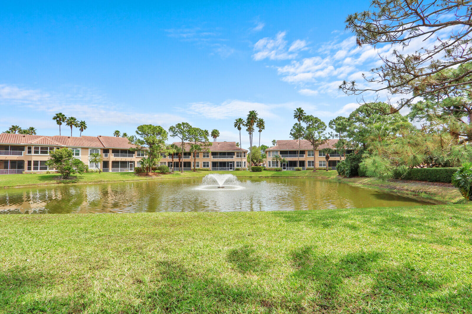 LEGENDS CONDO - Residential