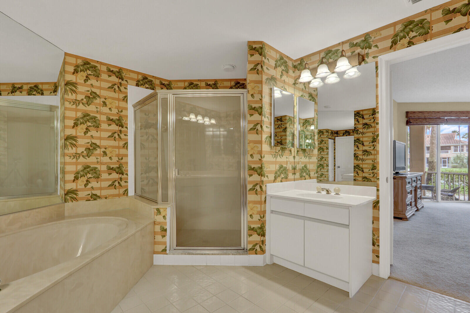 LEGENDS CONDO - Residential