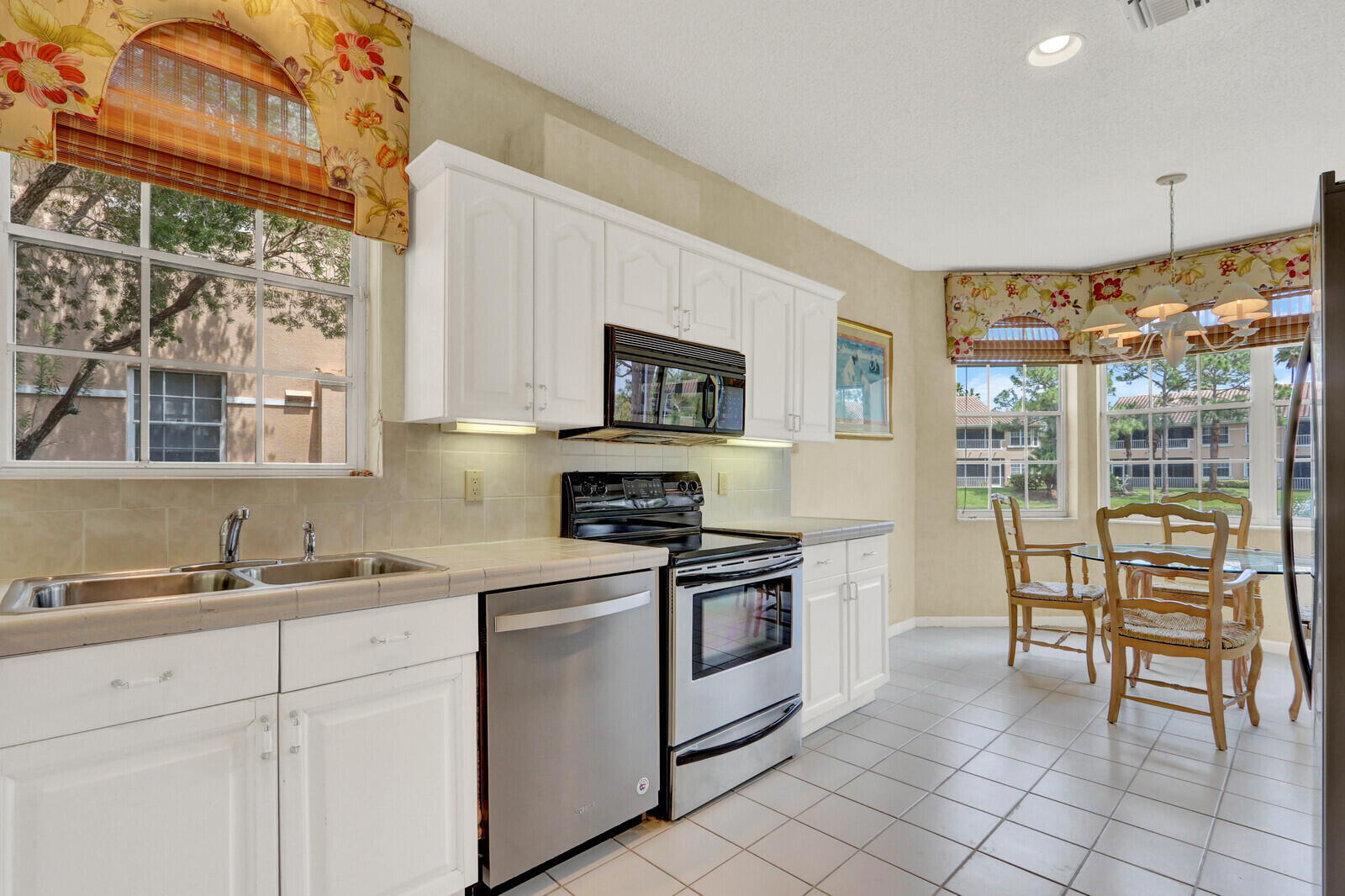 LEGENDS CONDO - Residential