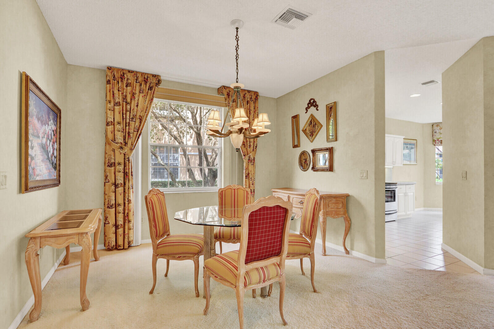 LEGENDS CONDO - Residential