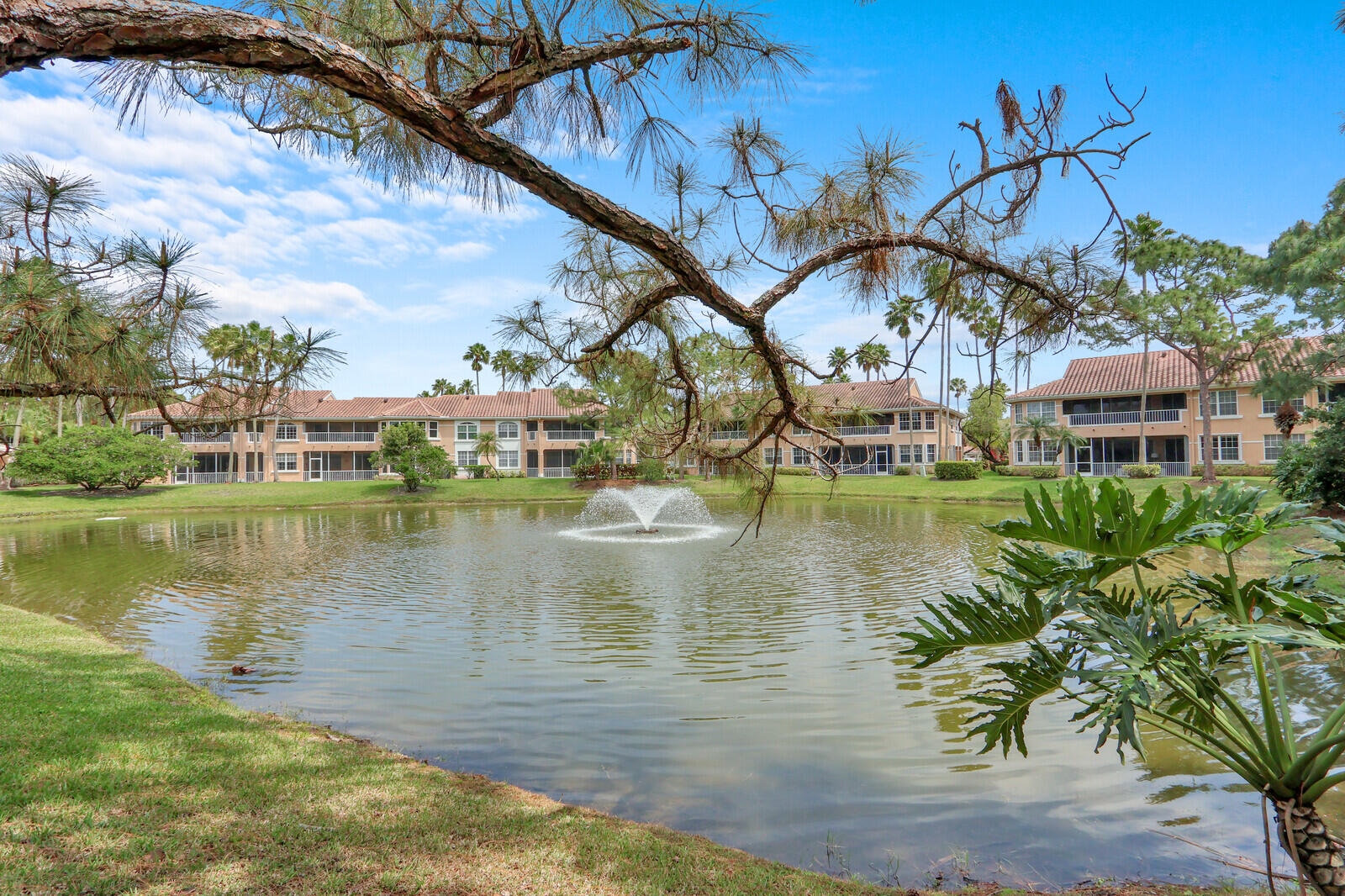 LEGENDS CONDO - Residential