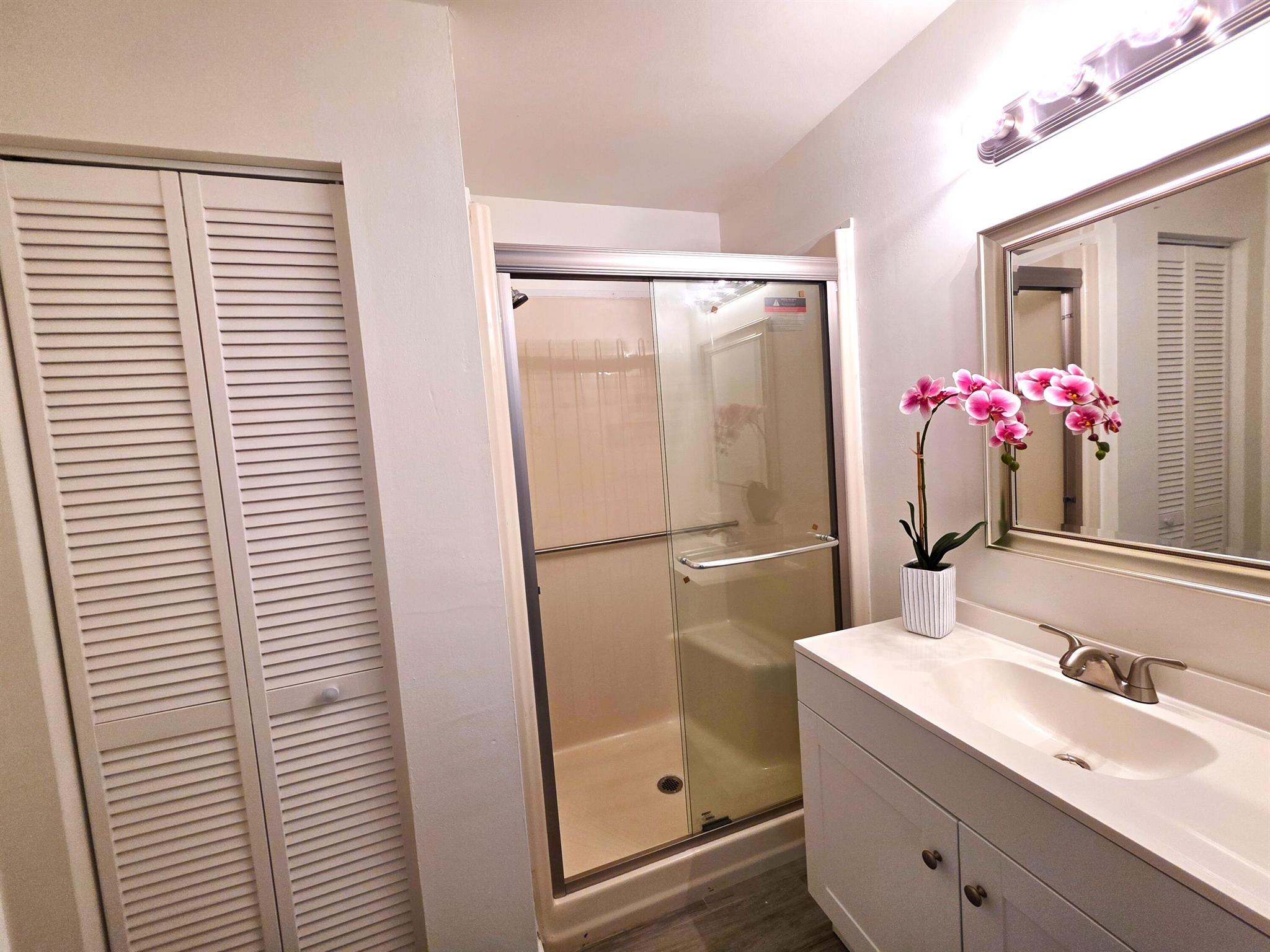 OAK PARK TERRACE UNITS 1- - Residential Lease