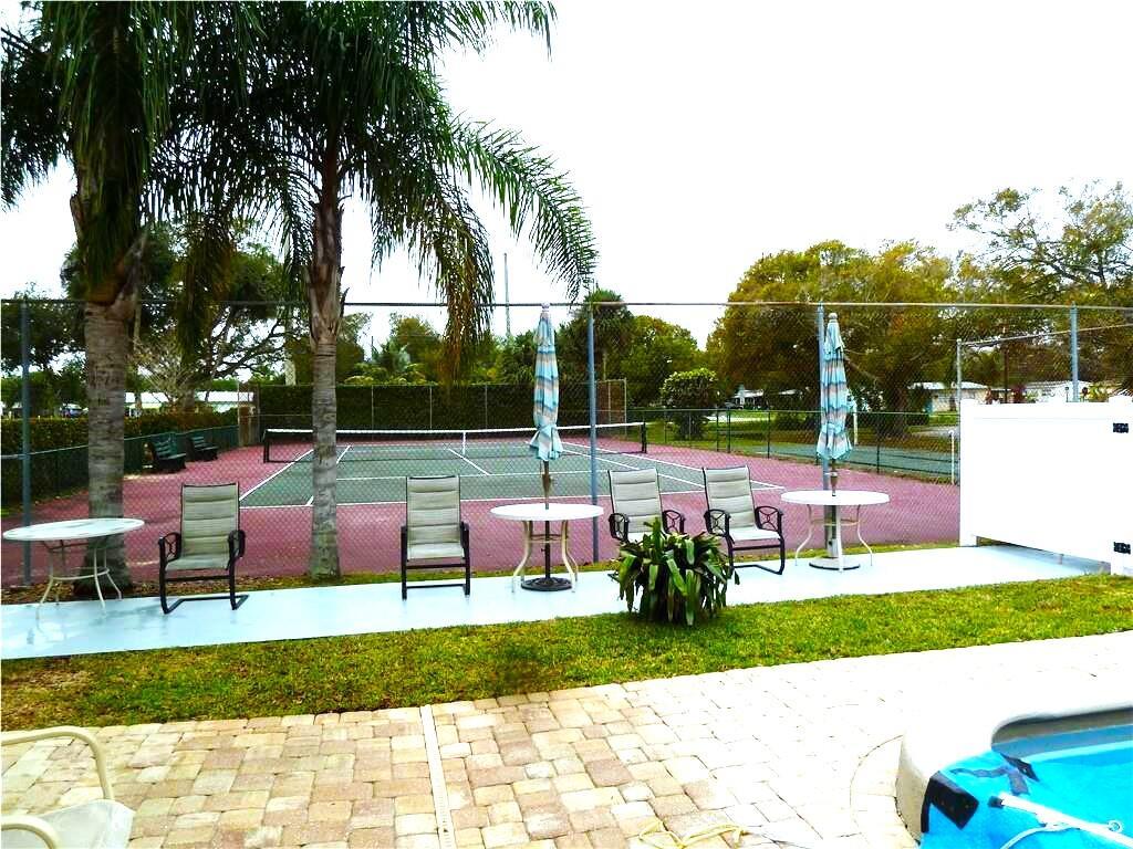 OAK PARK TERRACE UNITS 1- - Residential Lease