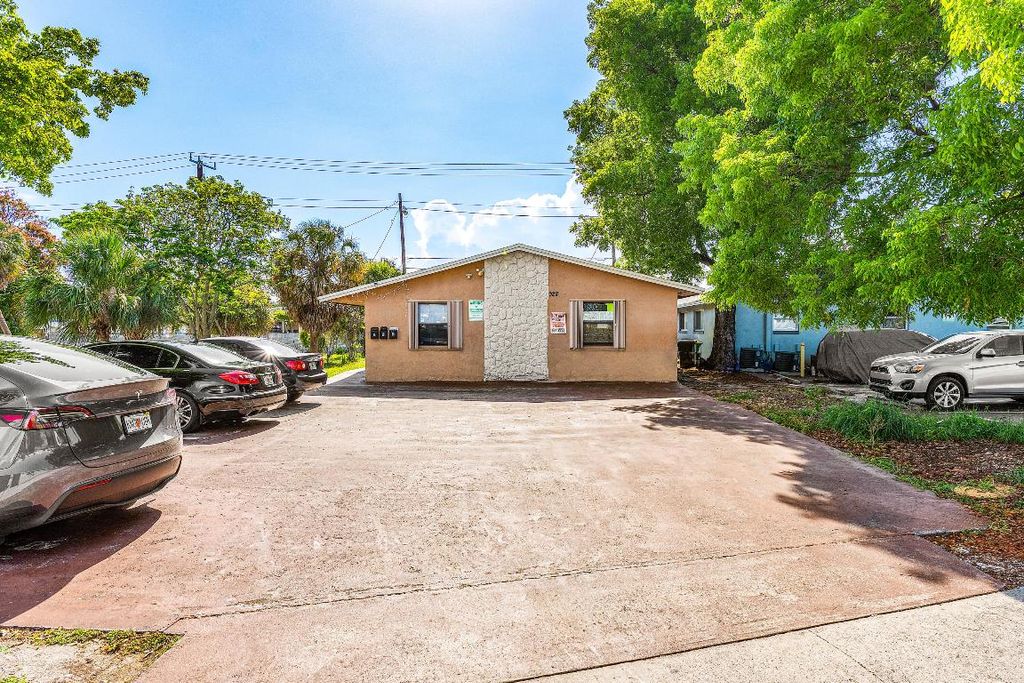 Photo of 928 S H Street #1, Lake Worth Beach, FL 33460 (MLS # R11094596)