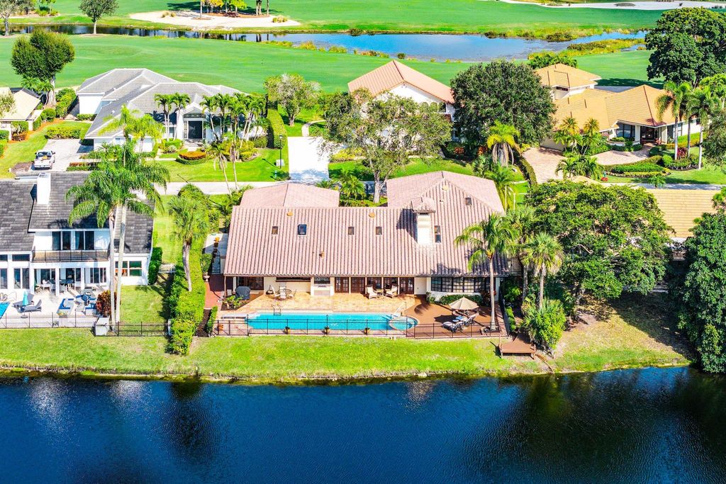 Photo of 22 Marlwood Lane, Palm Beach Gardens, FL 33418 (MLS # R11146226)