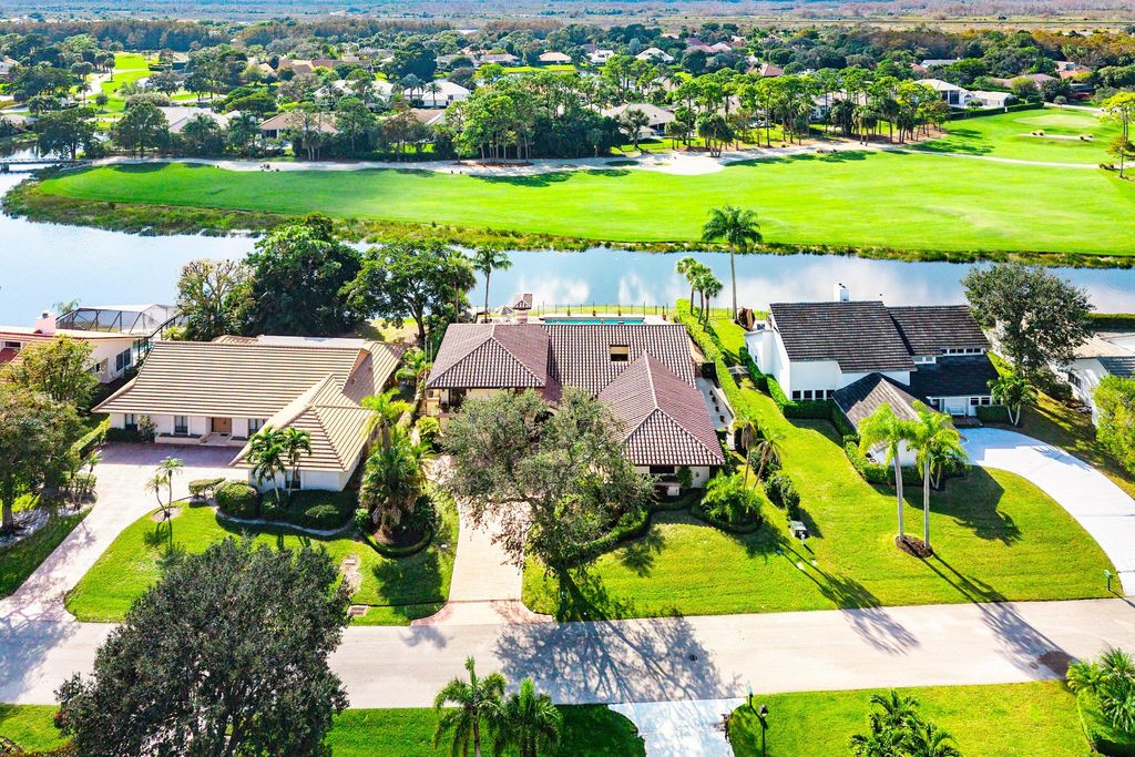 Photo of 22 Marlwood Lane, Palm Beach Gardens, FL 33418 (MLS # R11146226)