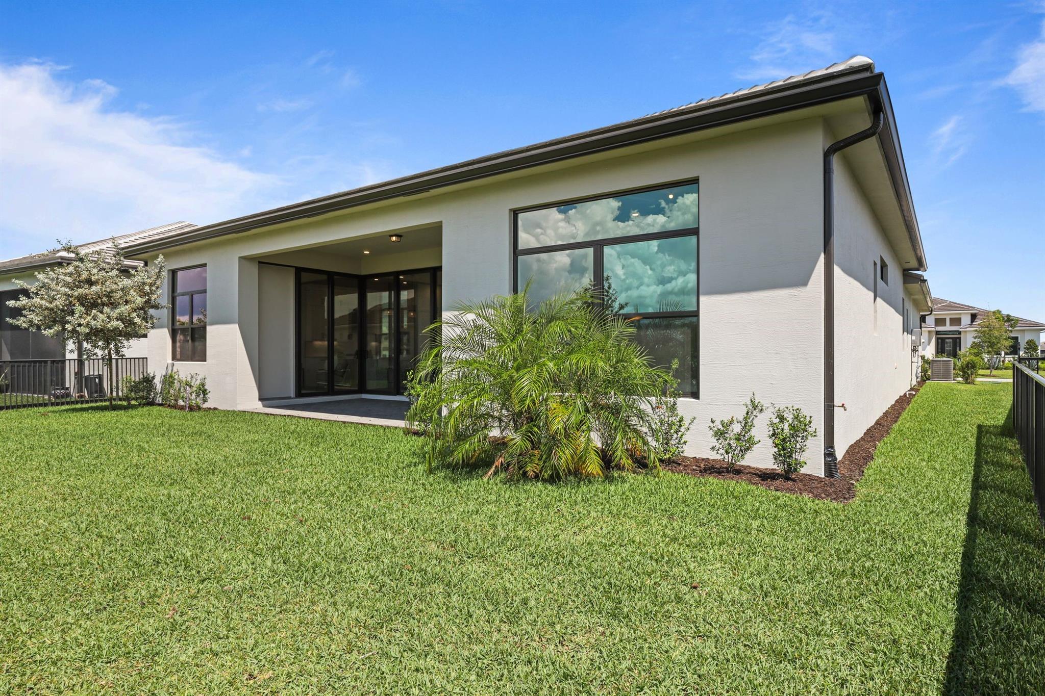 CRESSWIND PALM BEACH - Residential