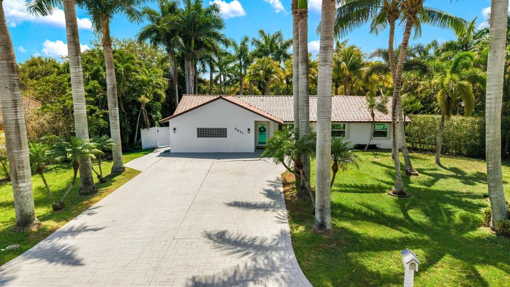 Photo of 5021 SW 201st Terrace, Southwest Ranches, FL 33332 (MLS # F10509429)