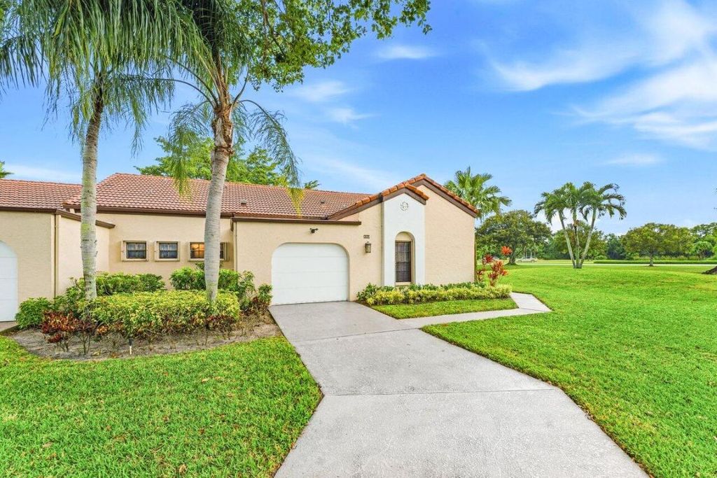 Photo of 8262 Mooring Circle, Boynton Beach, FL 33472 (MLS # R11157440)