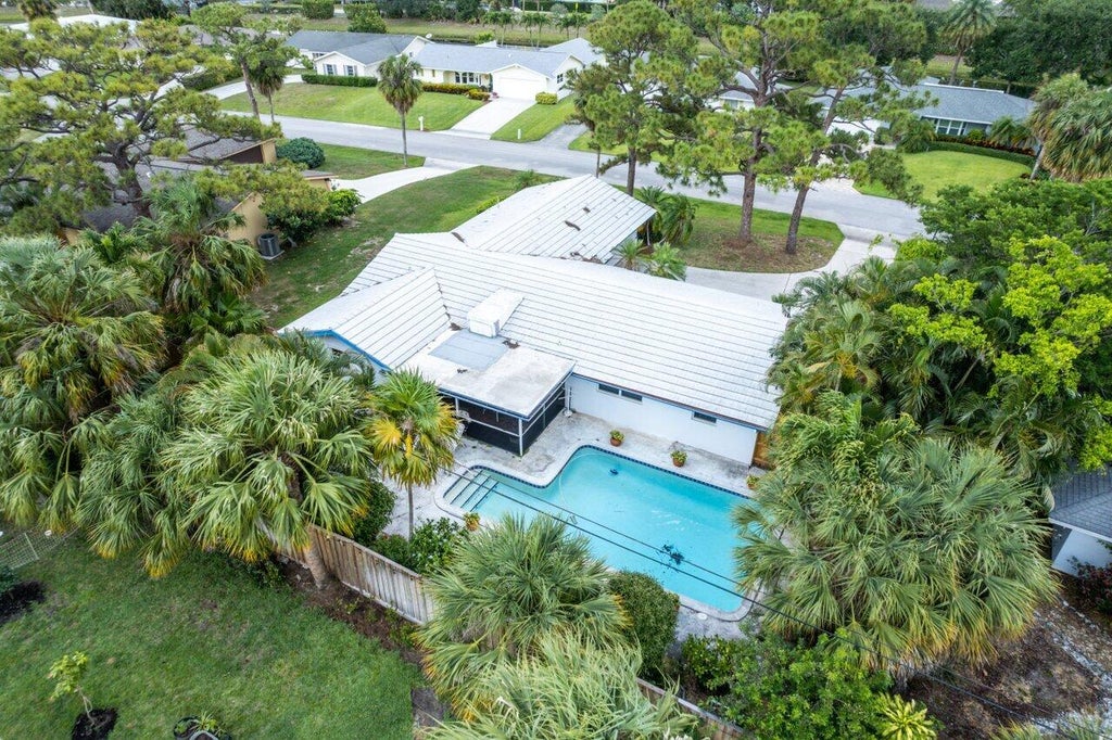 Photo of 10237 Dogwood Avenue, Palm Beach Gardens, FL 33410 (MLS # R10798805)