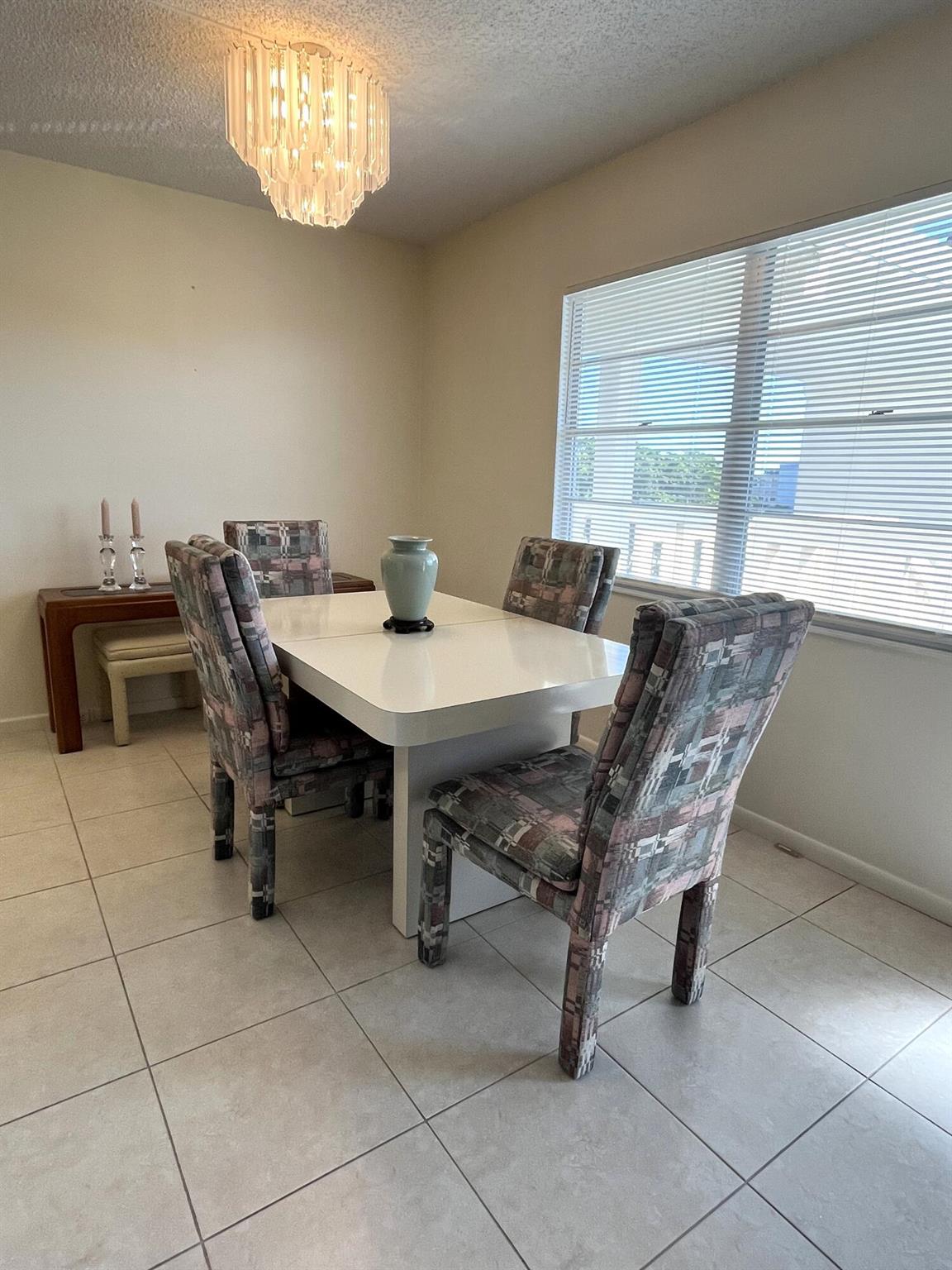4047 Ainslie C