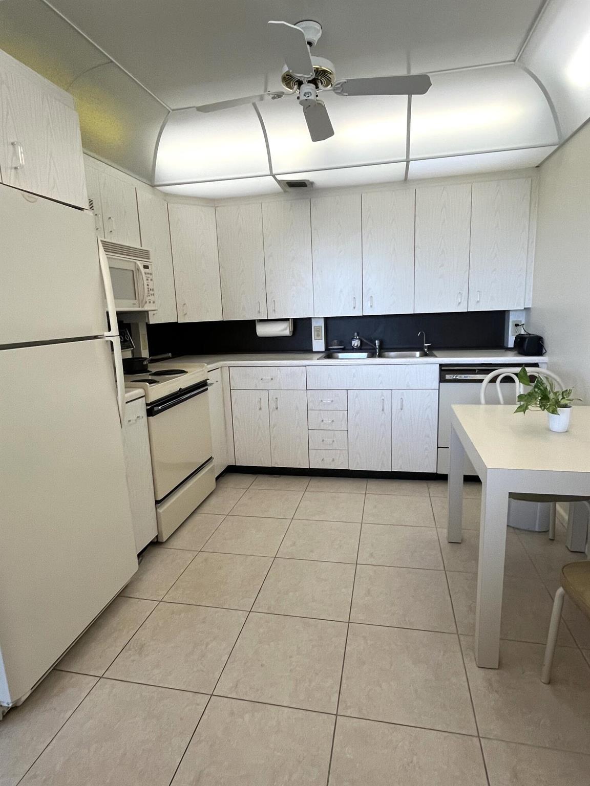 4047 Ainslie C