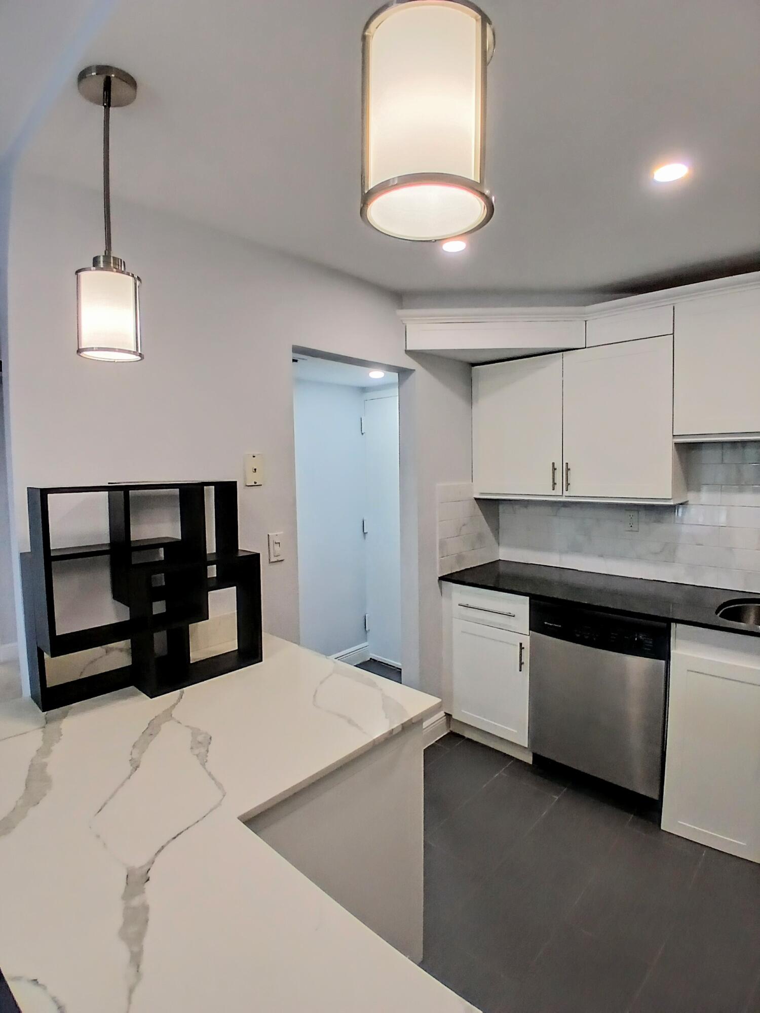 LAKESHORE CLUB CONDO - Residential Lease