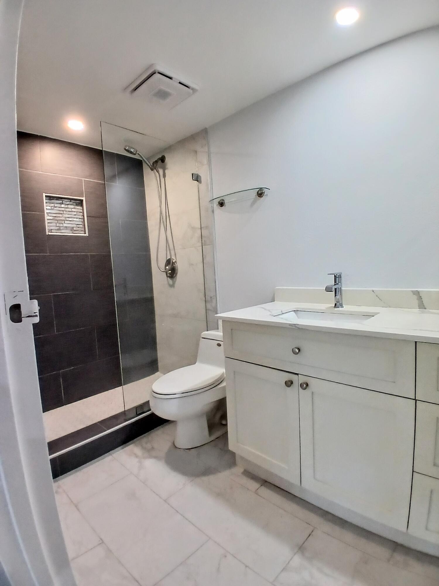 LAKESHORE CLUB CONDO - Residential Lease