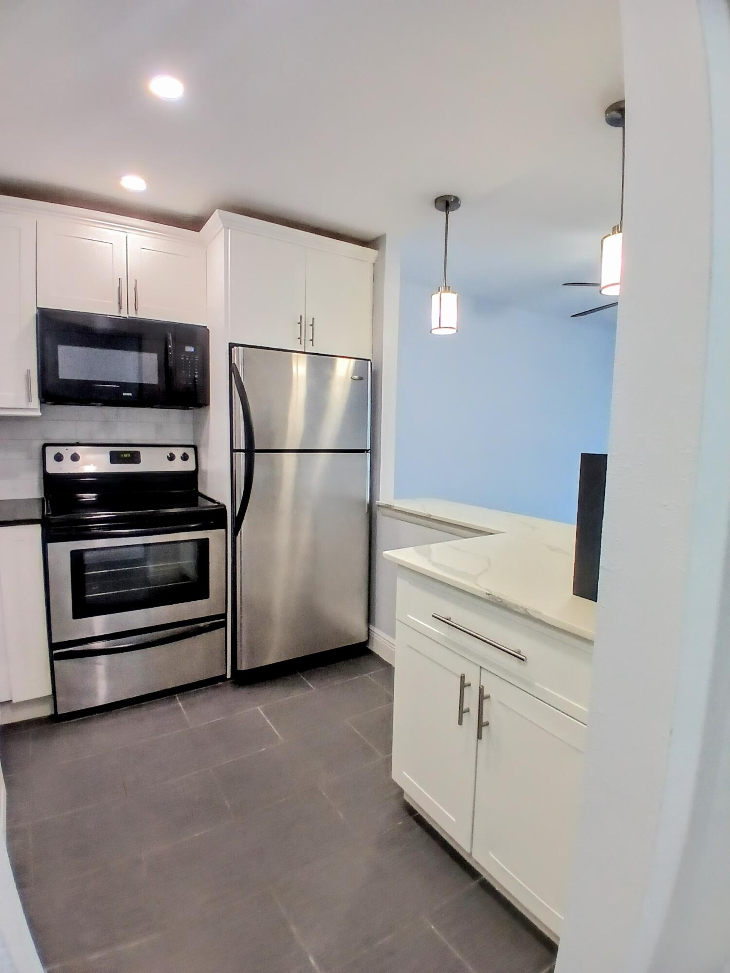 LAKESHORE CLUB CONDO - Residential Lease