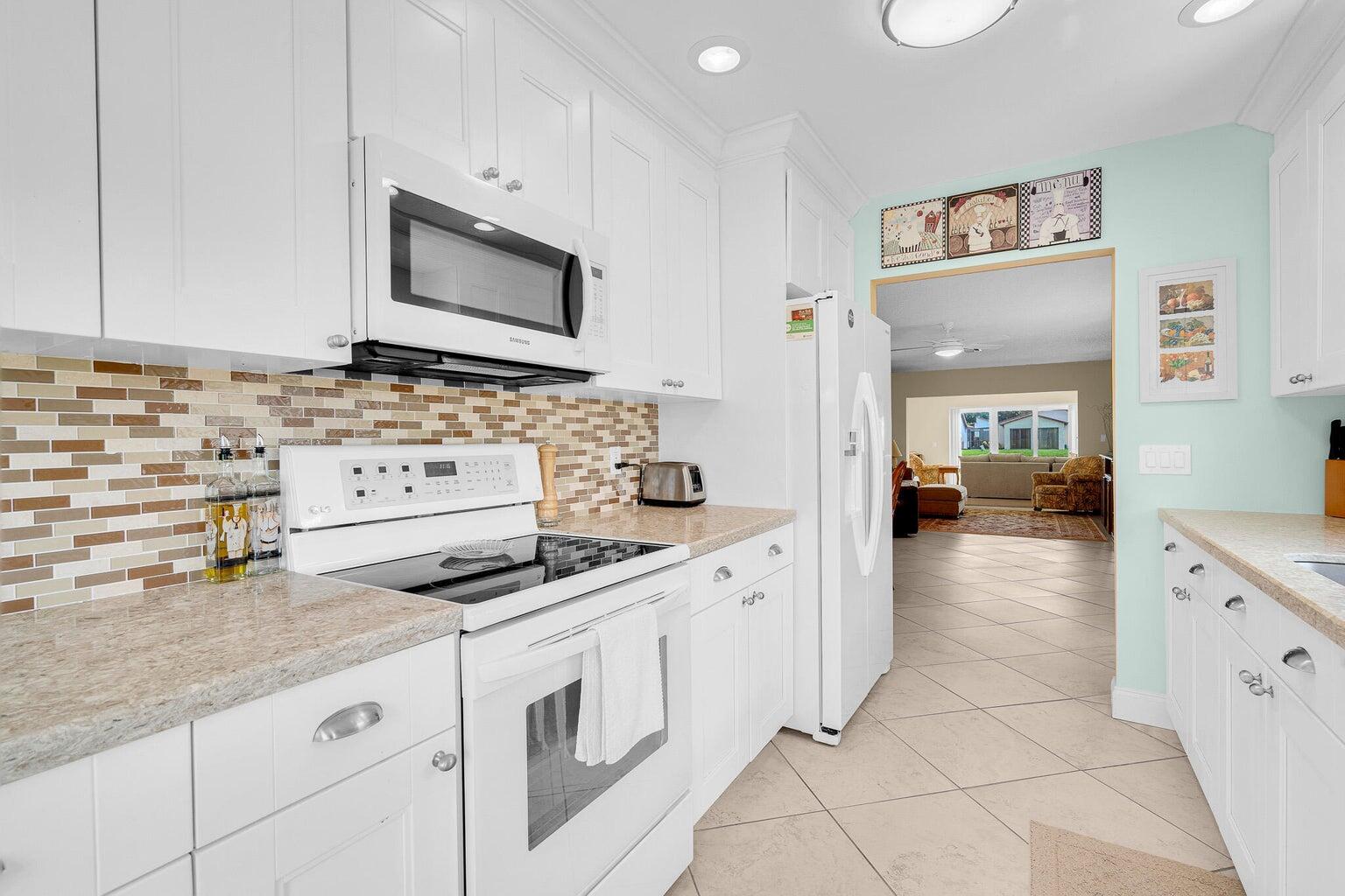 5129 Minto Road, Boynton Beach, FL, 33472/$379,000 2 5129 Minto Road