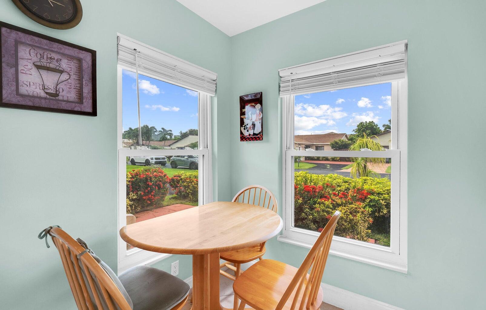 5129 Minto Road, Boynton Beach, FL, 33472/$379,000 4 5129 Minto Road
