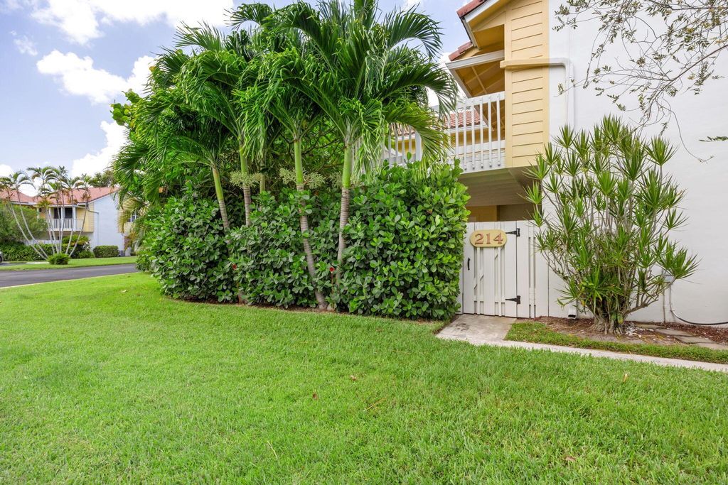 Photo of 214 Seabreeze Circle, Jupiter, FL 33477 (MLS # R10911539)