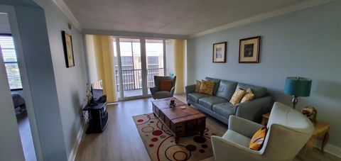 8 Royal Palm Way 6040 Boca Raton FL 33432