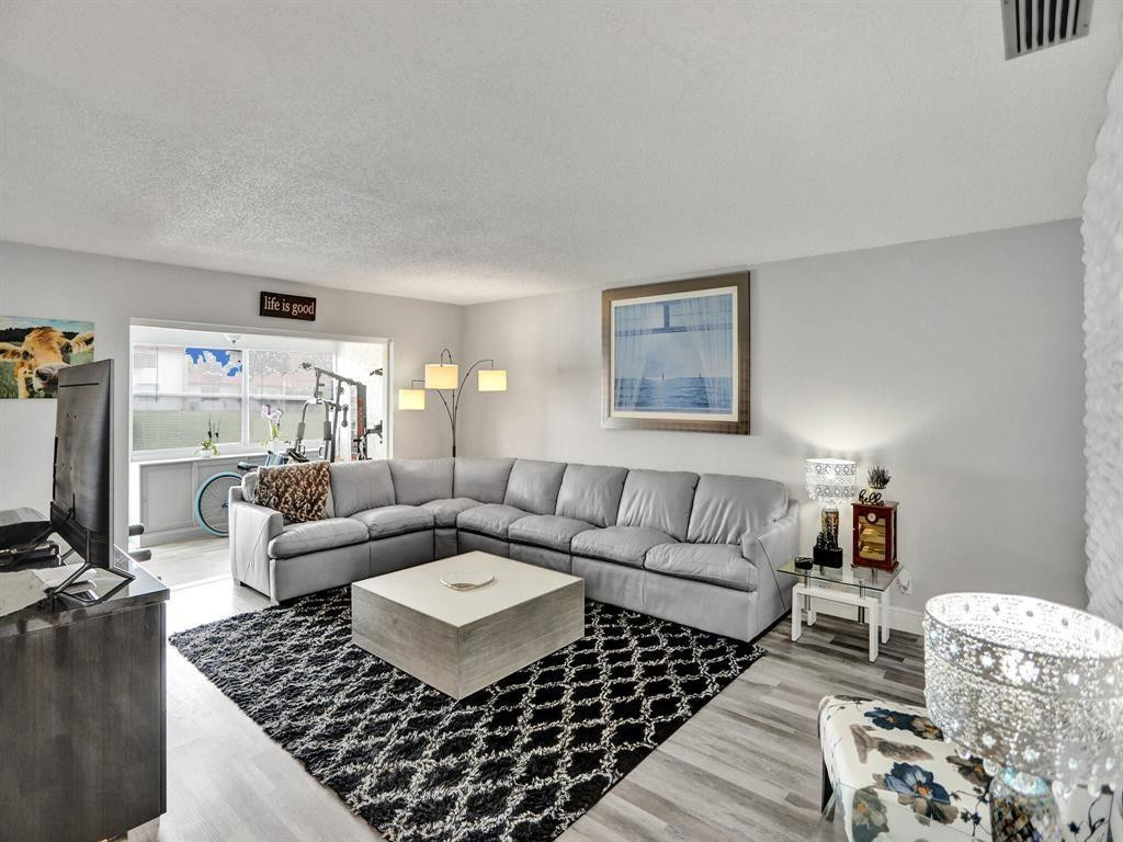 GOLDEN LAKES VILLAGE COND - Residential