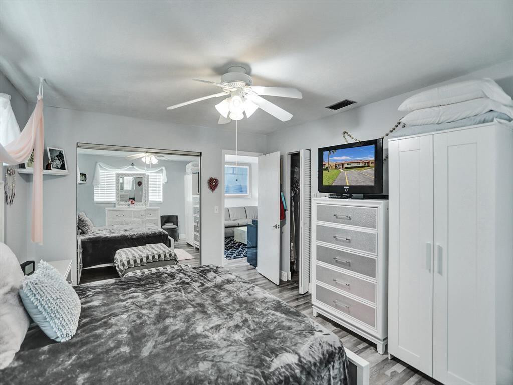 GOLDEN LAKES VILLAGE COND - Residential