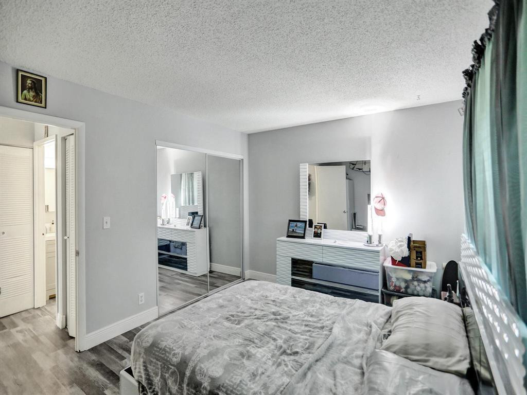 GOLDEN LAKES VILLAGE COND - Residential