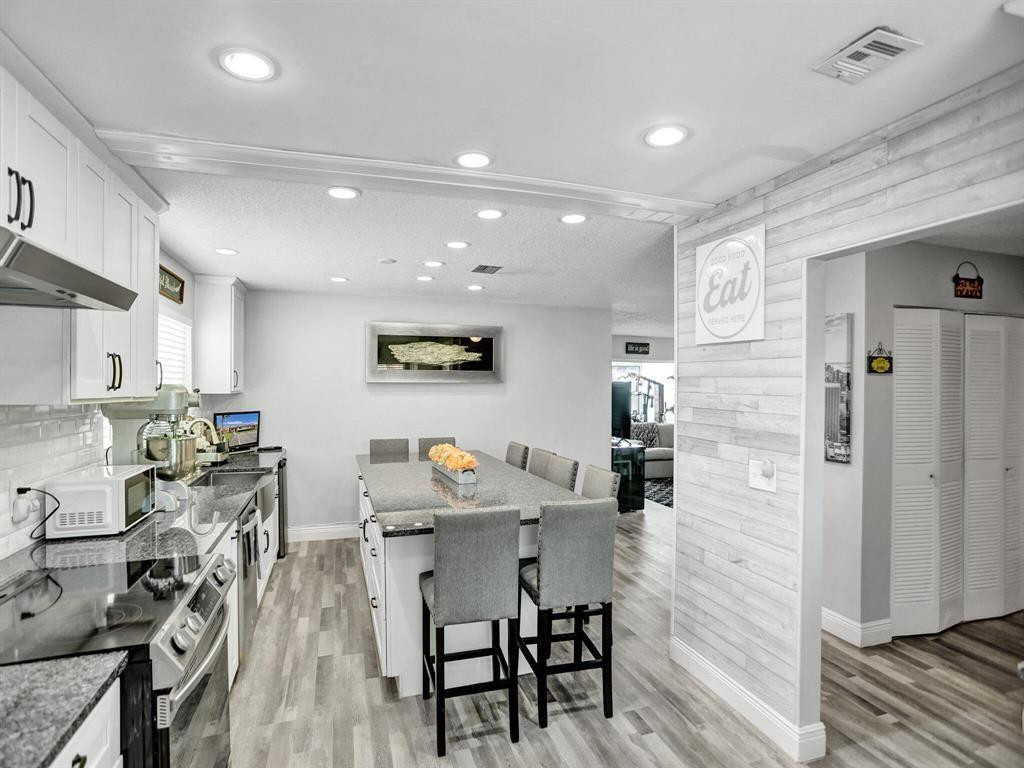 GOLDEN LAKES VILLAGE COND - Residential