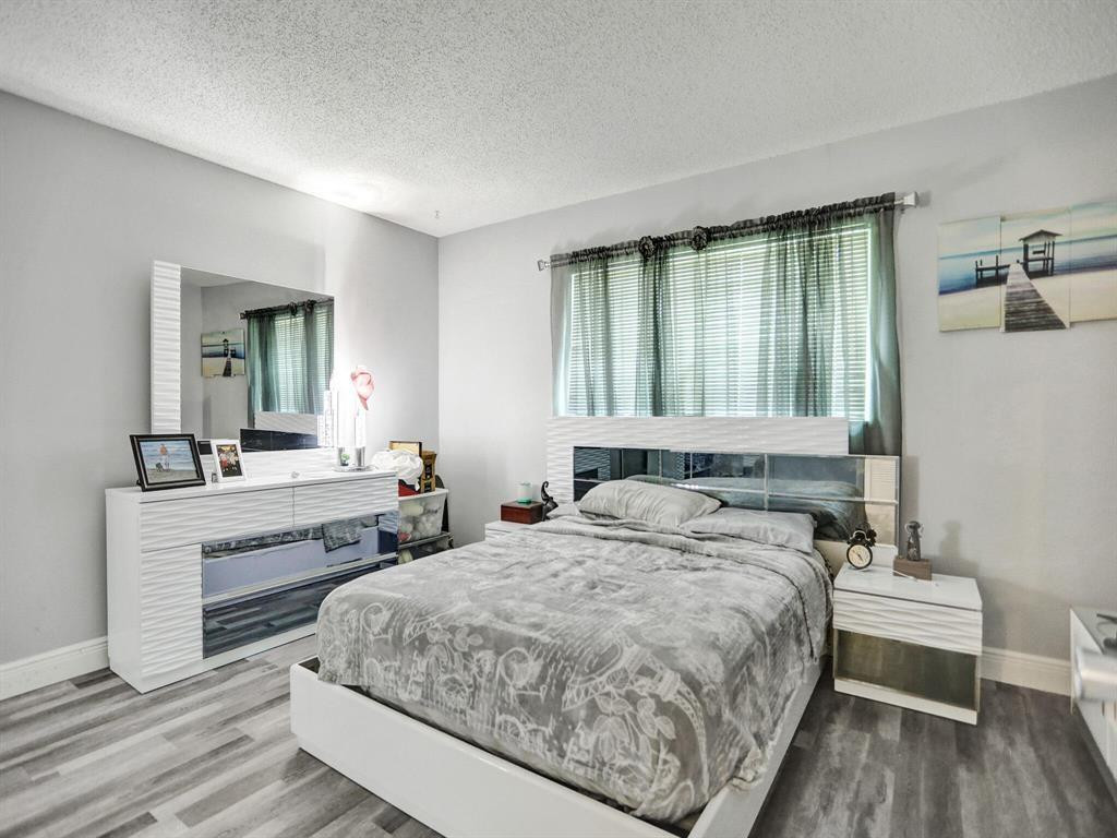 GOLDEN LAKES VILLAGE COND - Residential