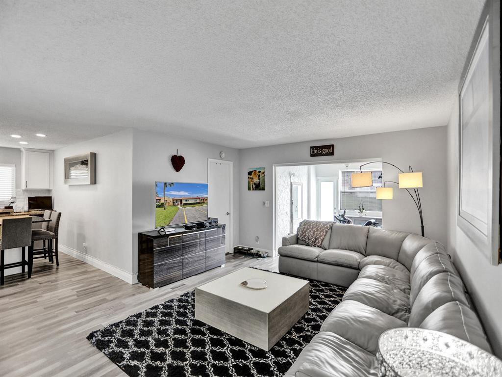 GOLDEN LAKES VILLAGE COND - Residential