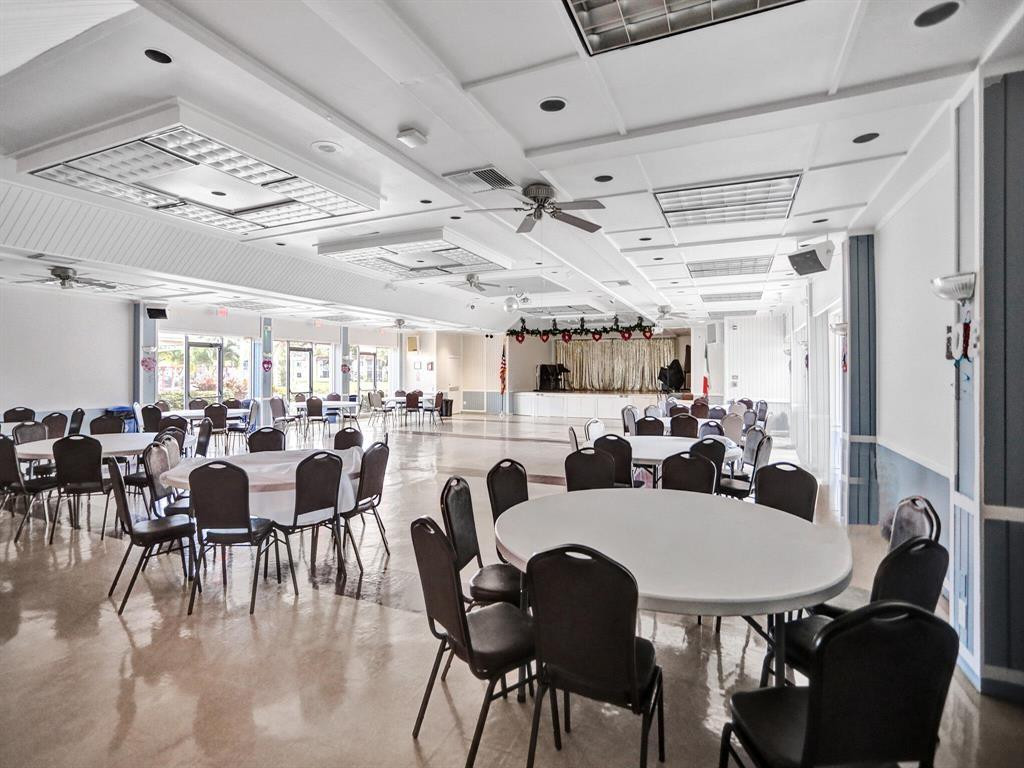 GOLDEN LAKES VILLAGE COND - Residential