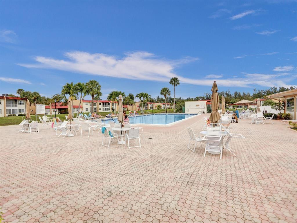 GOLDEN LAKES VILLAGE COND - Residential