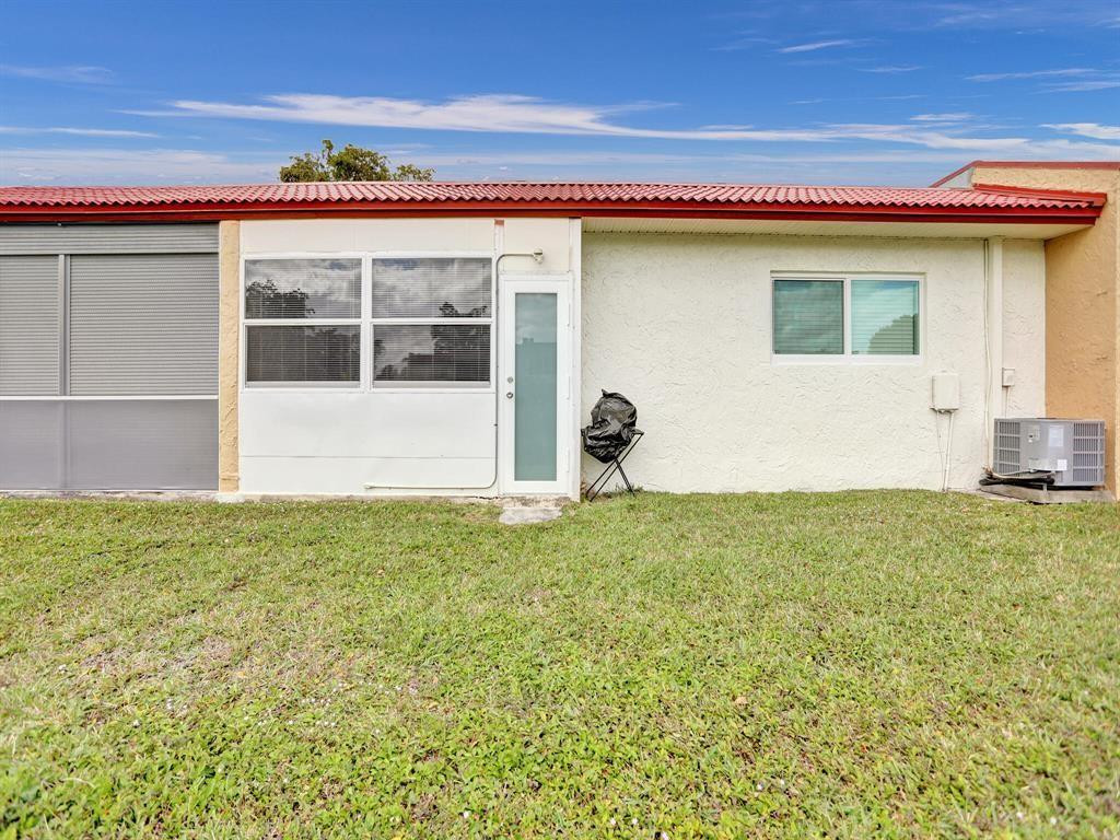 GOLDEN LAKES VILLAGE COND - Residential