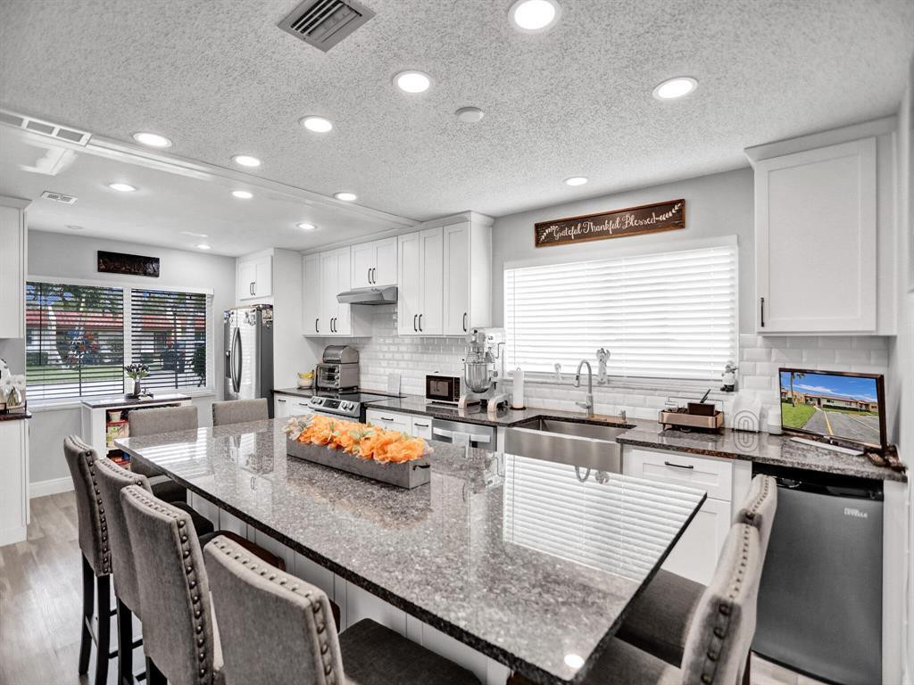 GOLDEN LAKES VILLAGE COND - Residential